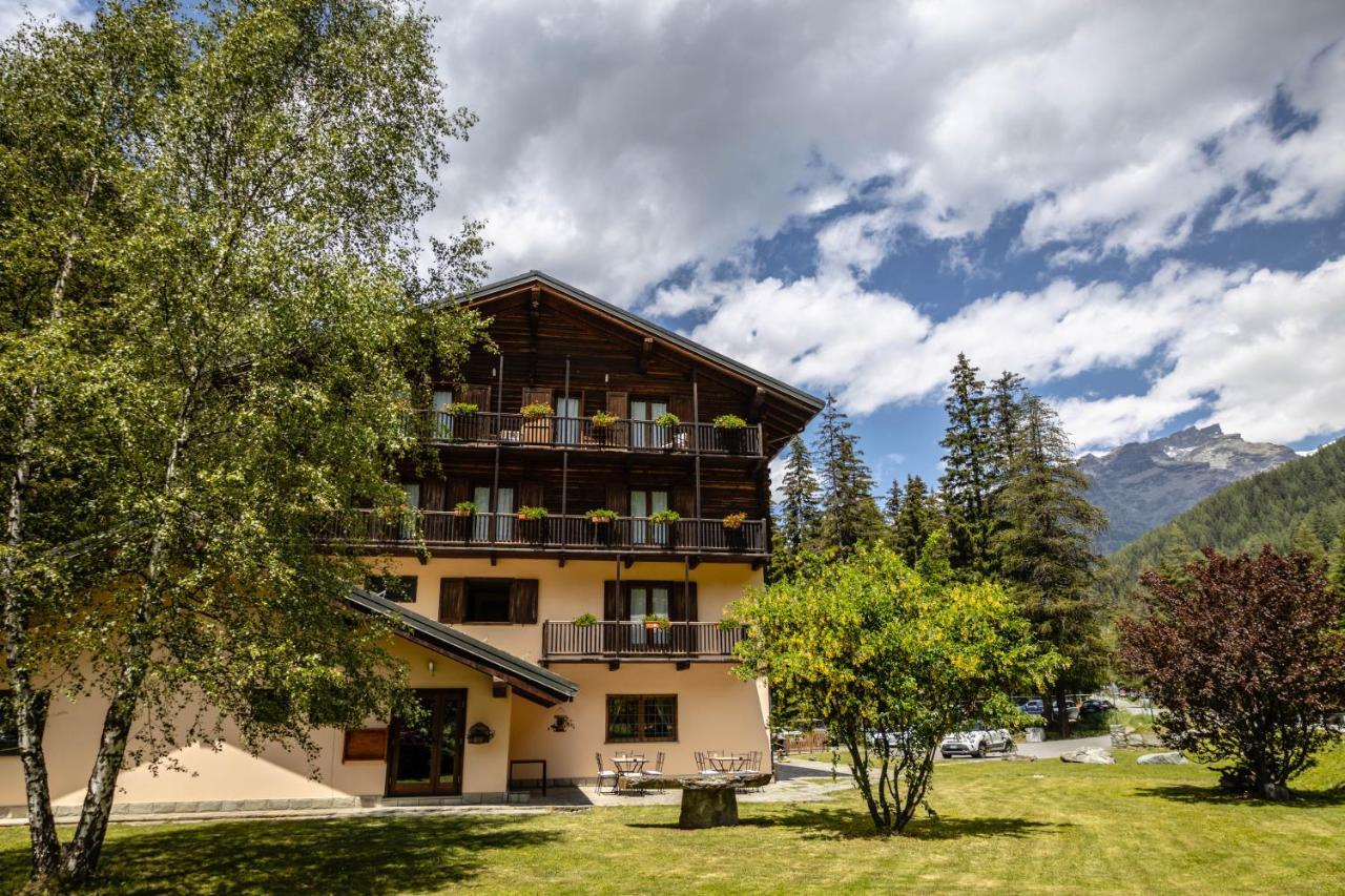 Alpine Forest Hotel Champoluc Ngoại thất bức ảnh