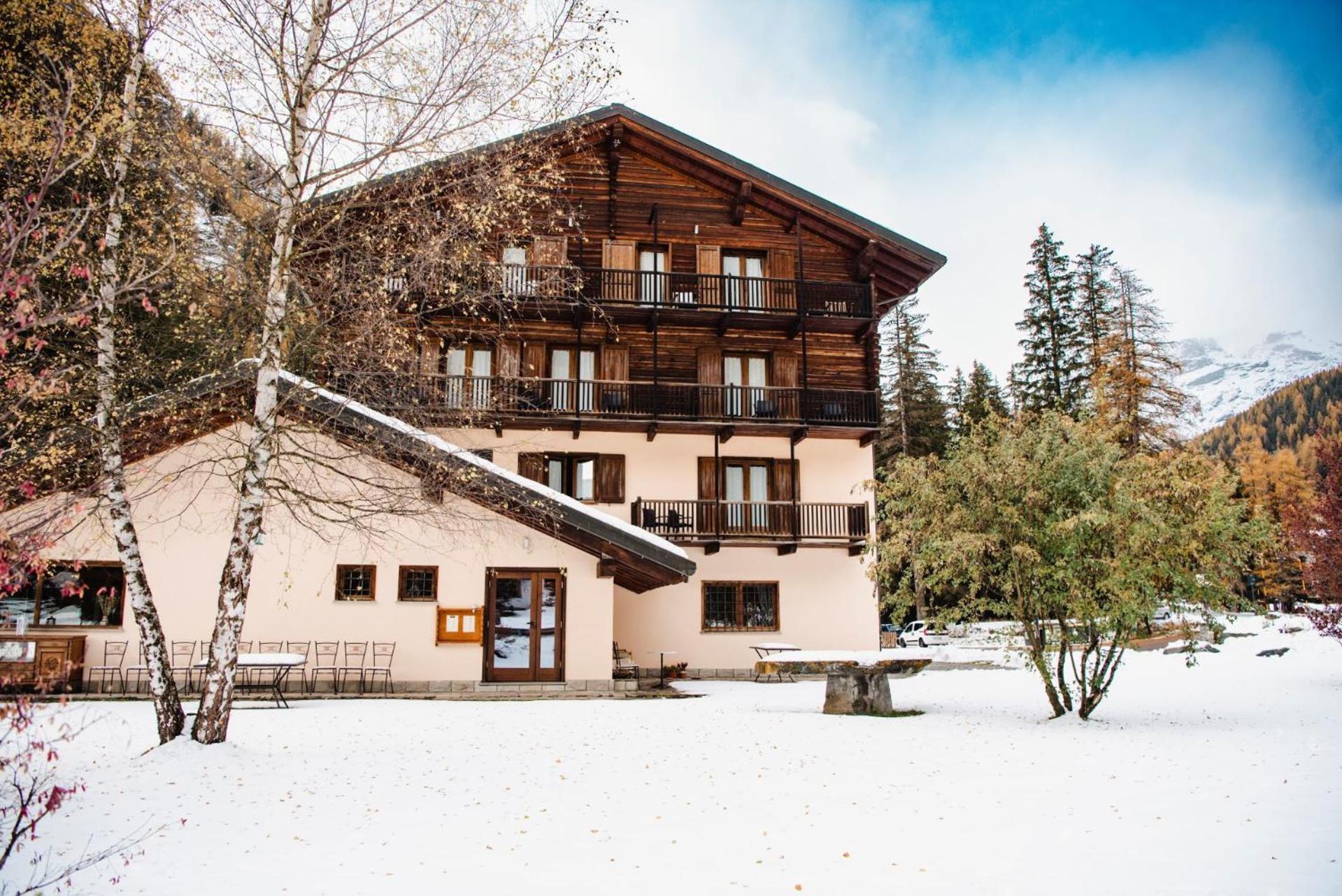 Alpine Forest Hotel Champoluc Ngoại thất bức ảnh