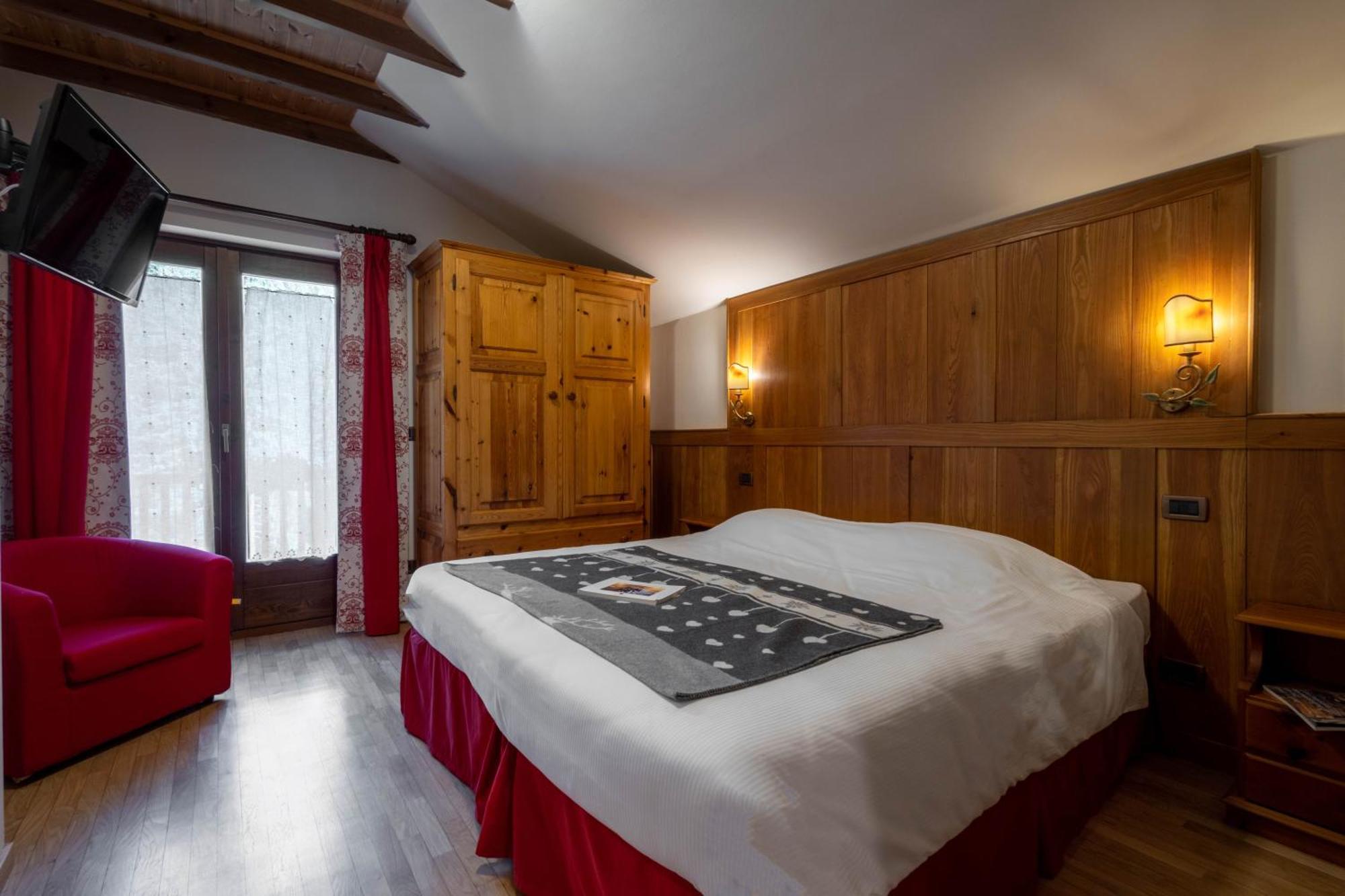Alpine Forest Hotel Champoluc Ngoại thất bức ảnh