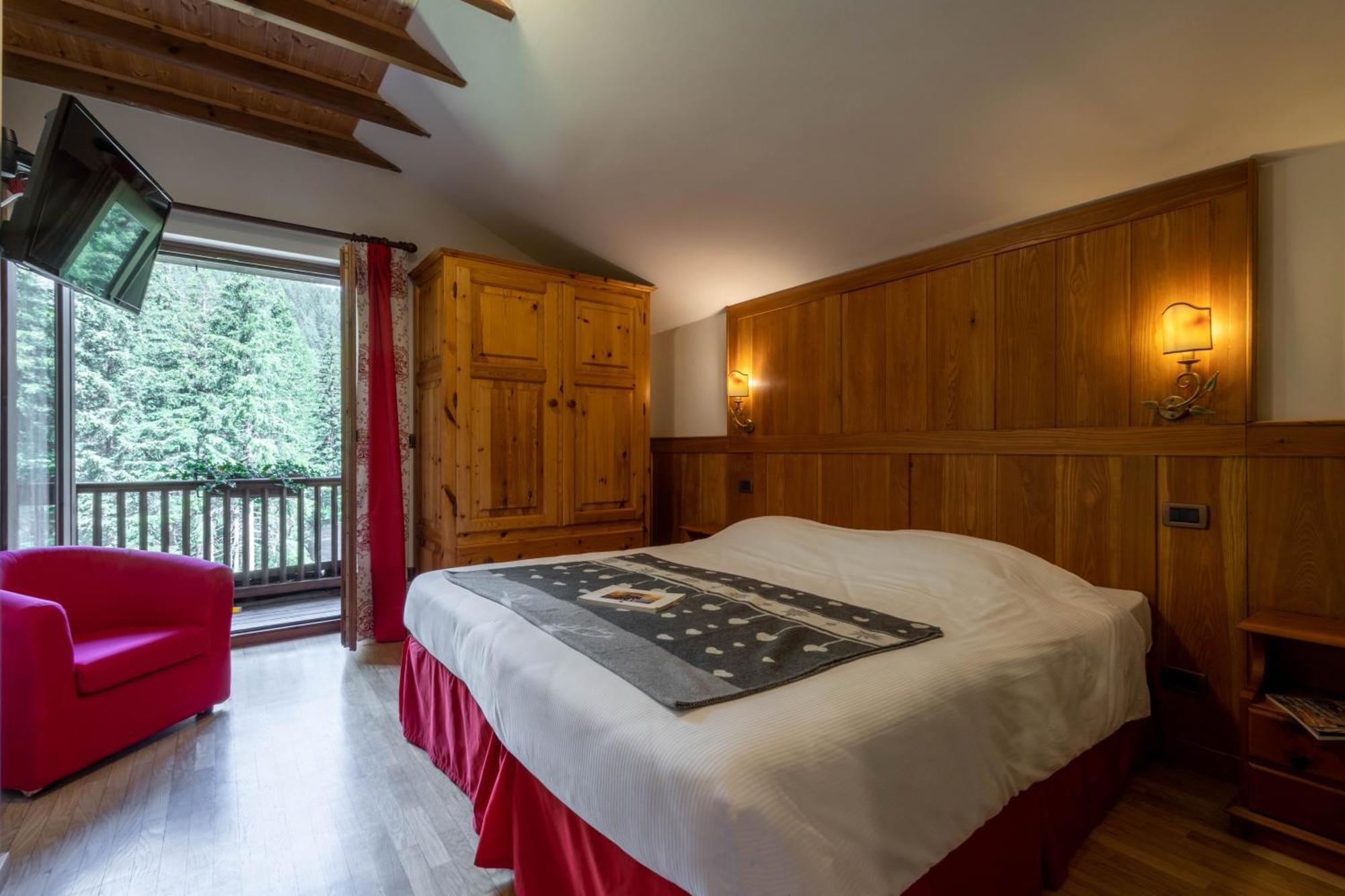 Alpine Forest Hotel Champoluc Ngoại thất bức ảnh