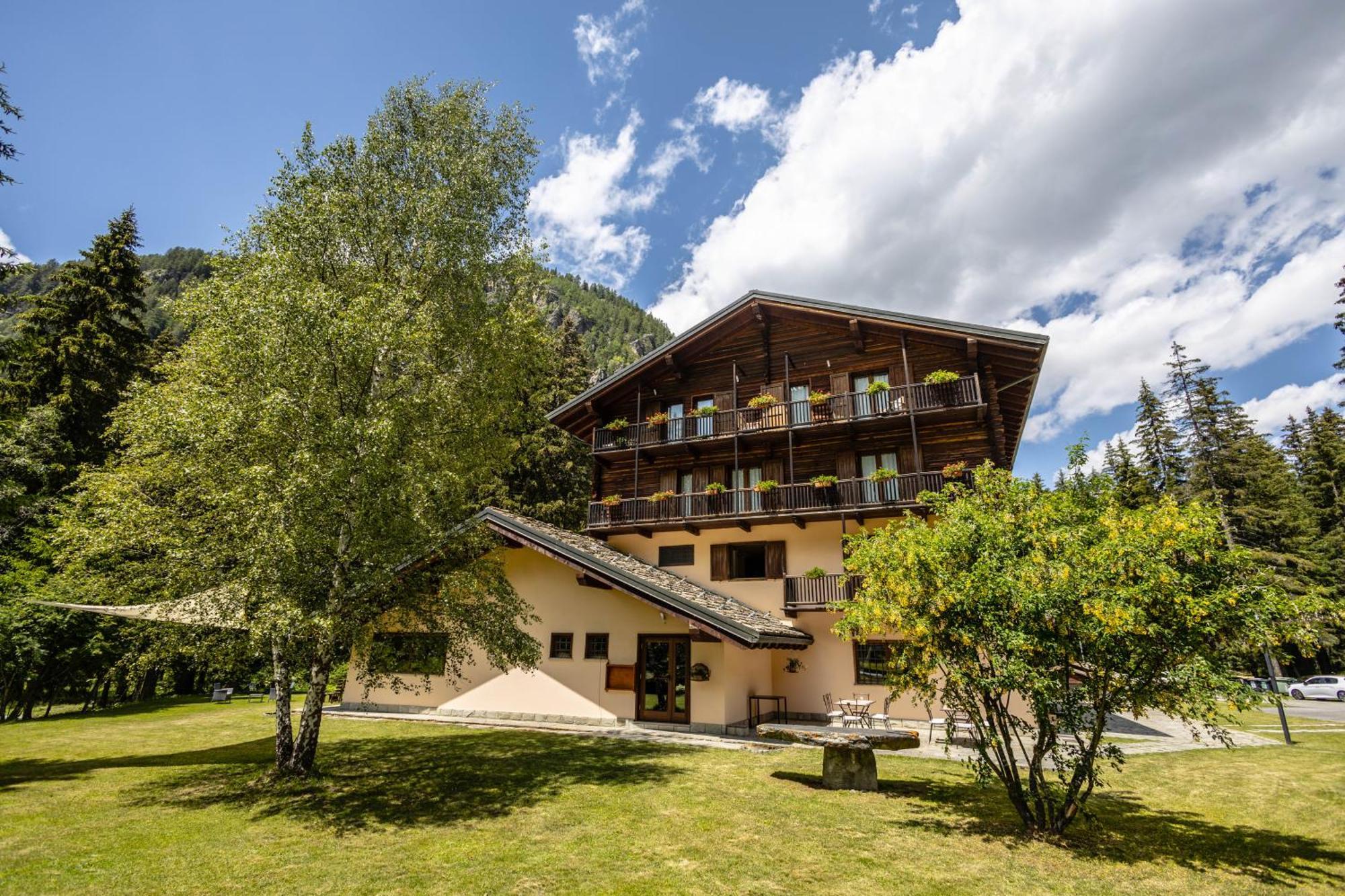 Alpine Forest Hotel Champoluc Ngoại thất bức ảnh