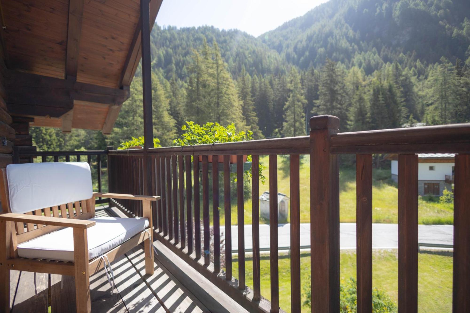 Alpine Forest Hotel Champoluc Ngoại thất bức ảnh