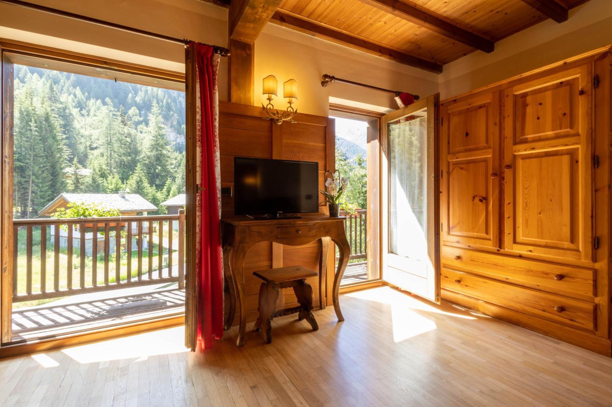 Alpine Forest Hotel Champoluc Ngoại thất bức ảnh