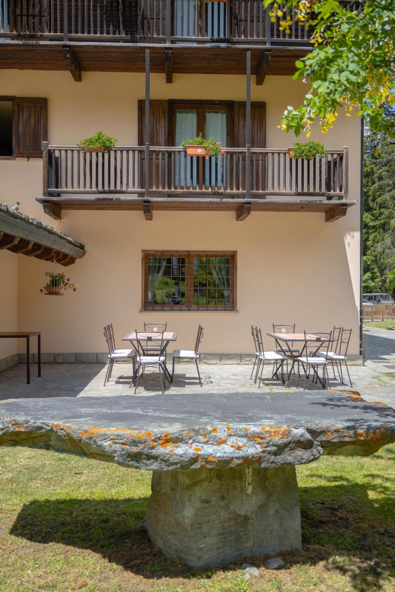 Alpine Forest Hotel Champoluc Ngoại thất bức ảnh